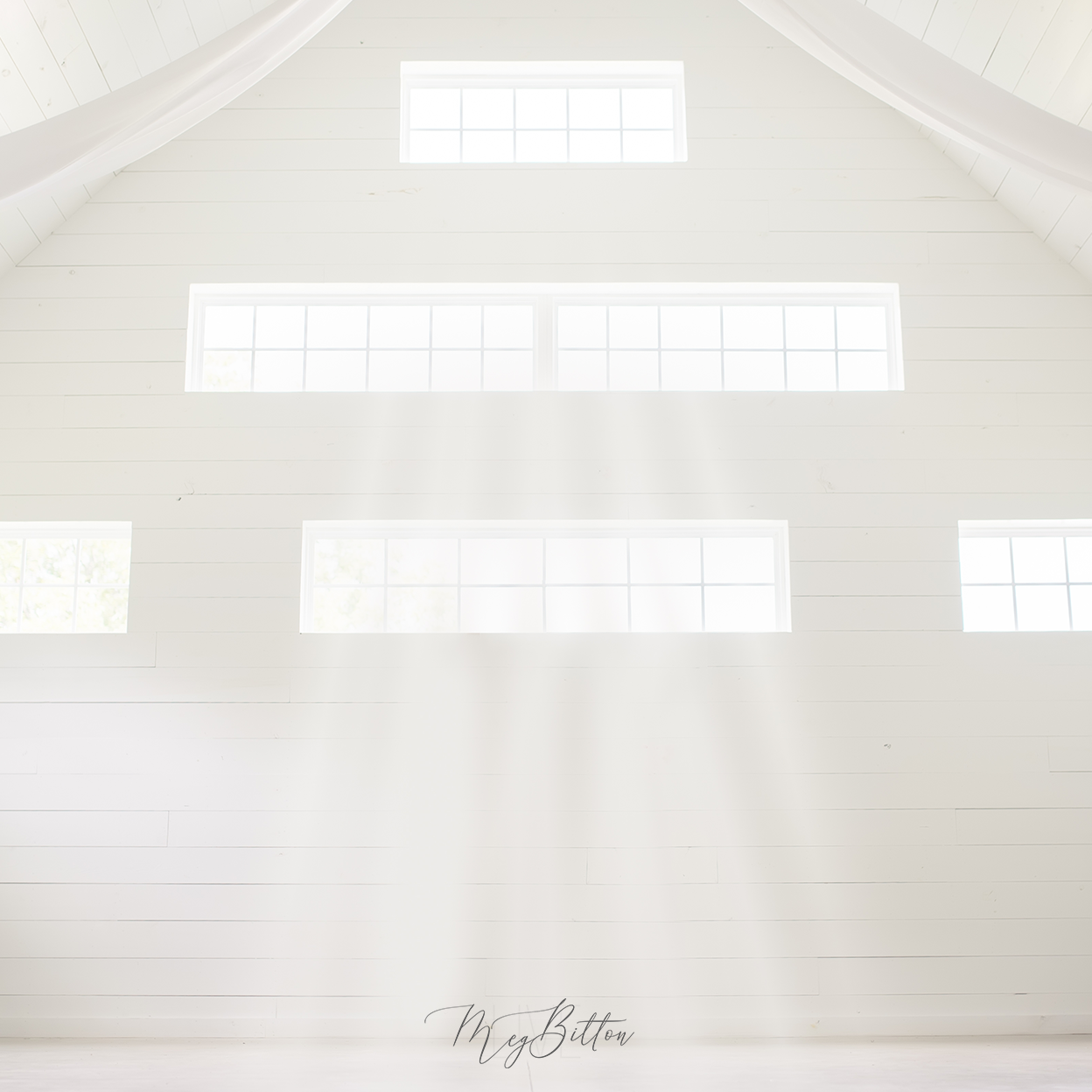 Digital Background: White Barn