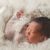 Simple Studio Newborn - Meg Bitton Productions